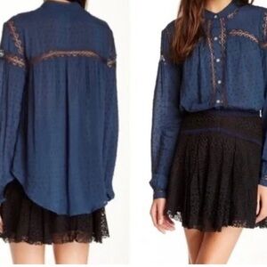 FREE PEOPLE Every Day Girl Swiss Dot Blouse blue - Size Small peek a boo detail